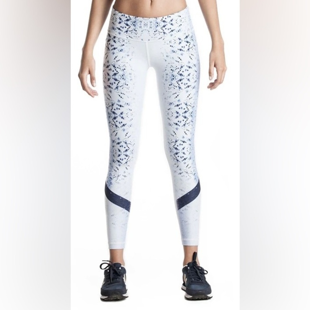 Wear It To Heart WITH White & Navy High Waisted Leggings Womenโs Size Large